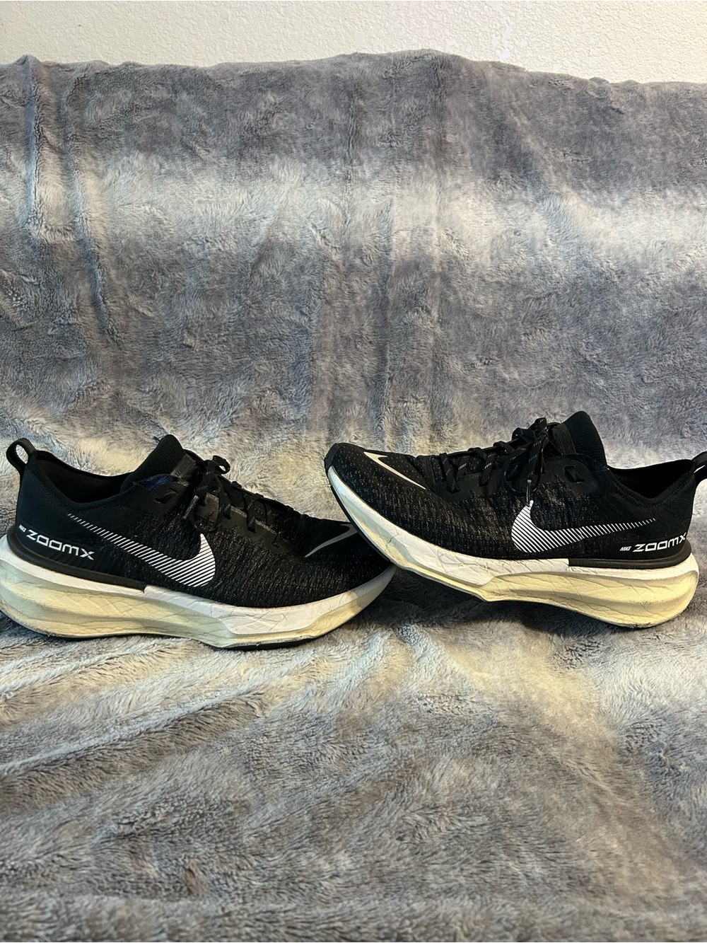 Nike zoomx invincible run Flyknit 3 black white size 13